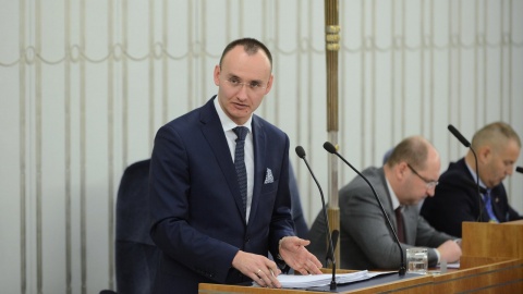 Wybrany na rzecznika praw dziecka Mikołaj Pawlak odpowiadał na pytania senatorów