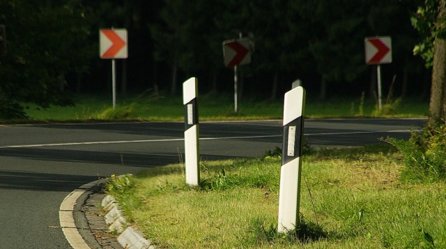 Kobieta i dziecko pod kołami ciężarówki