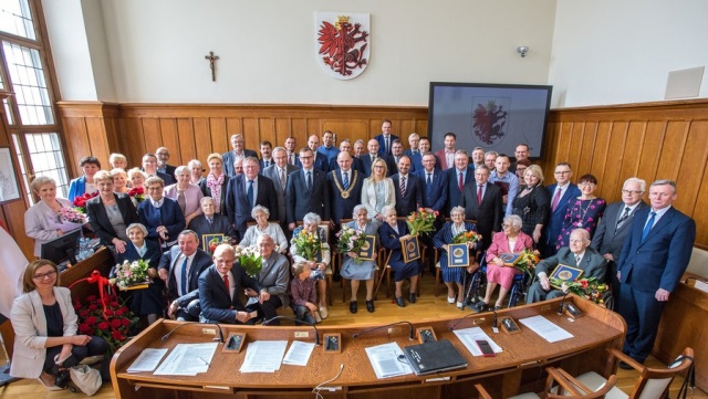 Sejmik honoruje stulatków  rówieśników Niepodległej