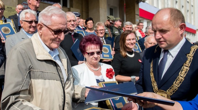 Medale od marszałka dla prawie 60 organizacji z regionu