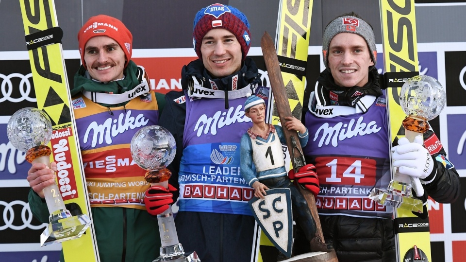 Na zdjęciu trzech najlepszych skoczków 2. konkursu 66. TCS w Ga-Pa. Od lewej Richard Freitag, Kamil Stoch i Anders Fannemel. Fot. PAP/EPA/CHRISTIAN BRUNA