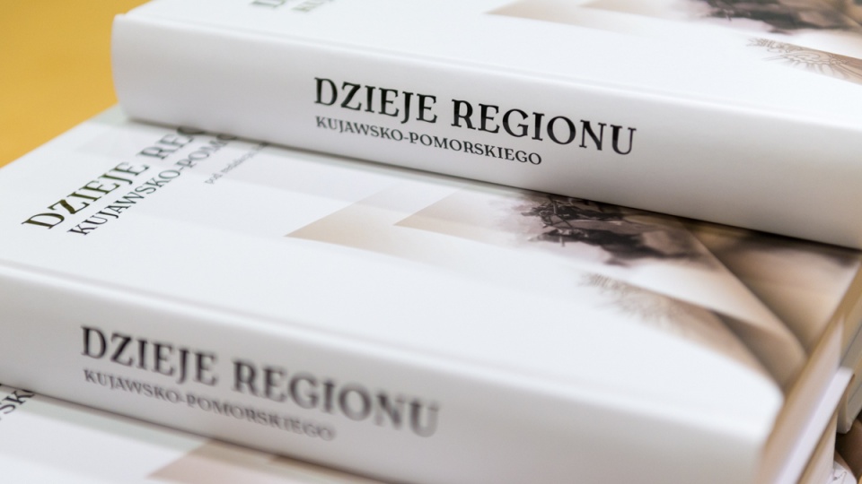 Książka „Dzieje regionu kujawsko-pomorskiego” pod red. Andrzeja Radzimińskiego. Fot. Nadesłane