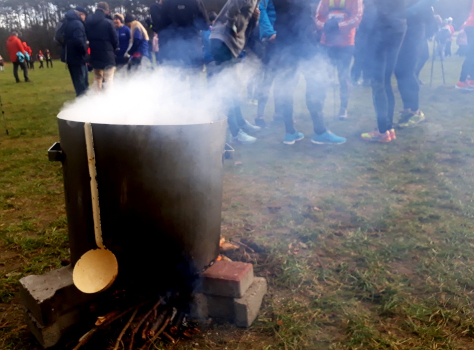 Grochówka się gotuje, po biegu zapraszamy "do gara". Fot. Kamila Zroślak