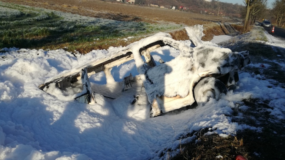 Spalony bus w Trylu koło Świecia. Fot. Marcin Doliński