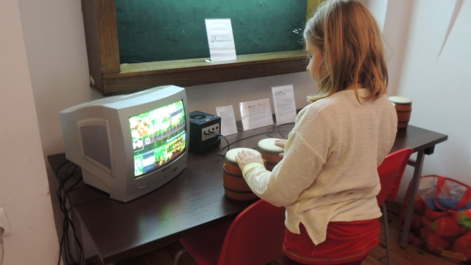 W Wojewódzkiej i Miejskiej Bibliotece Publicznej im. dra Witolda Bełzy przy Starym Rynku w Bydgoszczy pojawili się zarówno dorośli jak i dzieci. Fot. Damian Klich