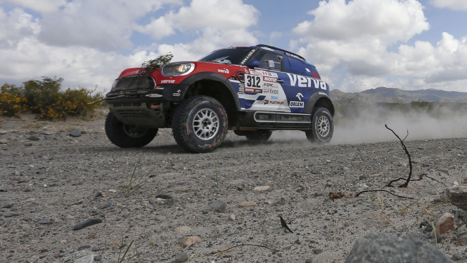 Na zdjęciu samochód Jakuba Przygońskiego podczas 11. etapu Rajdu Dakar 2018. Fot. PAP/EPA/DAVID FERNANDEZ