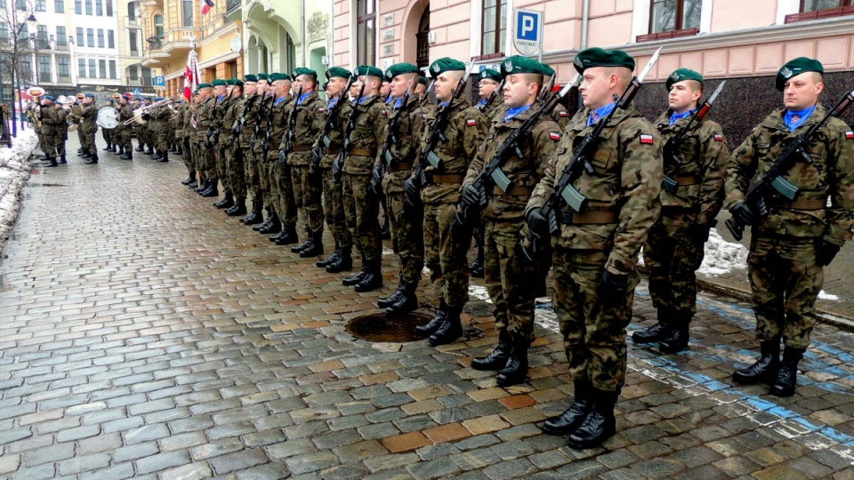 W takim dniu nie mogło zabraknąć oprawy wojskowej i orkiestry. Fot. Damian Klich