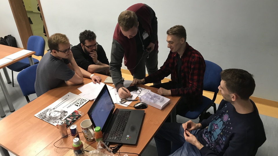 Ideą spotkania pod nazwą Global Game Jam jest stworzenie gry - komputerowej lub planszowej - w 48 godzin. Fot. Tomasz Kaźmierski