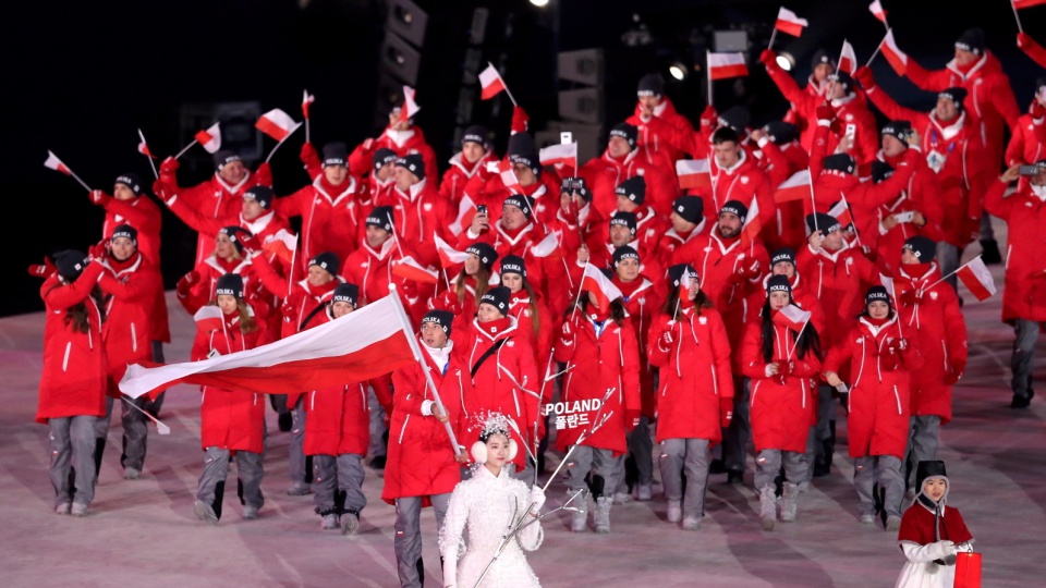 Na zdjęciu reprezentacja Polski podczas ceremonii otwarcia zimowych igrzysk olimpijskich w Pjongczangu. Fot. PAP/Grzegorz Momot