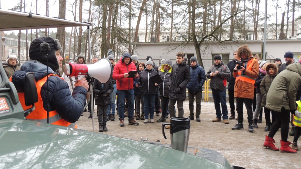 40 samochodów i blisko 150 osób wystartowało z bydgoskich Glinek w "Walentynkowych czterech kółkach". Fot. Damian Klich