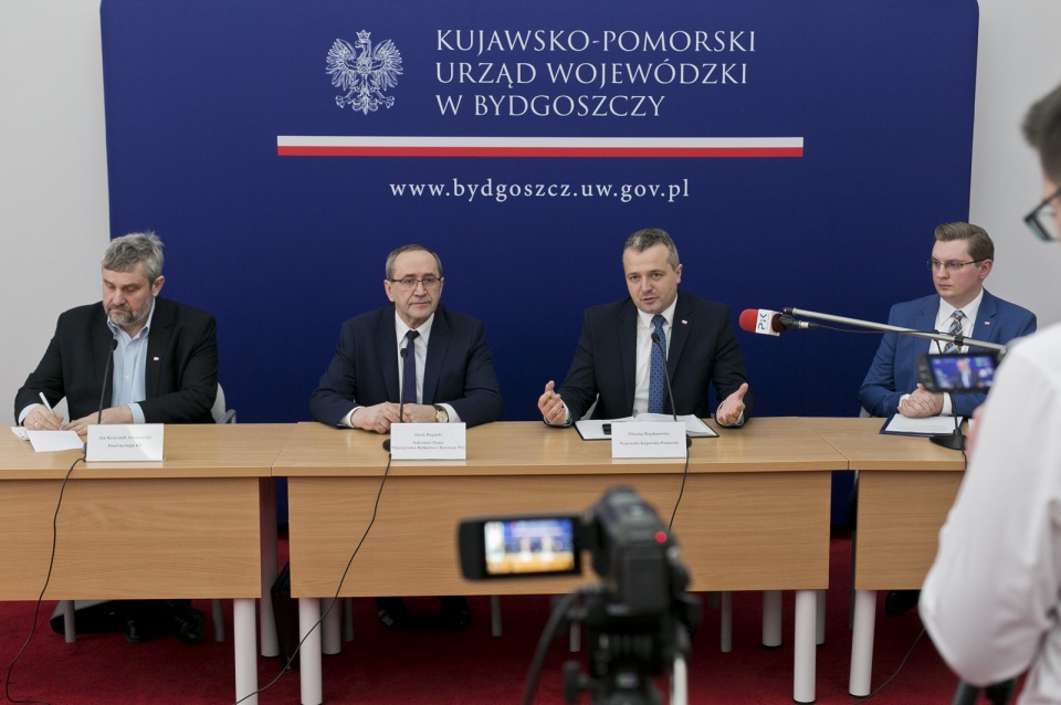 Minister Bogucki mówił też o przygotowywanych przez ministerstwo nowych formach pomocy dla rolników oraz systemów ubezpieczeń produkcji. Fot. KPUW