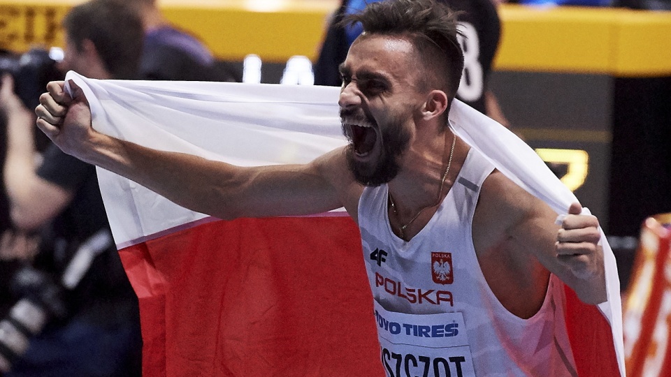 Adam Kszczot na mecie zwycięskiego biegu finałowego na dystansie 800 metrów podczas 17. lekkoatletycznych halowych mistrzostw świata. Fot. PAP/Adam Warżawa