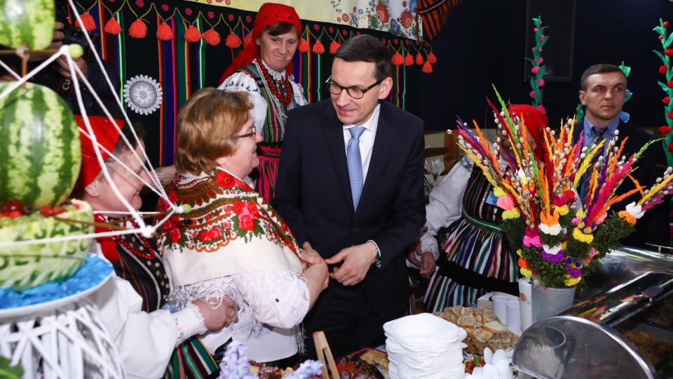 Premier Mateusz Morawiecki podczas obchodów Ogólnopolskiego Dnia Sołtysa w Przysusze. Fot. PAP/Rafał Guz