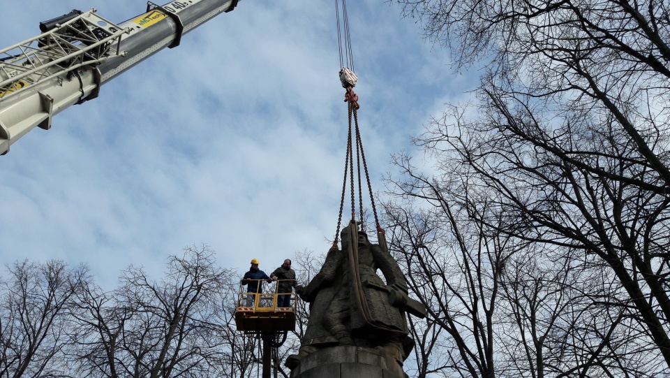 Pomnik Wdzięczności i Polsko-Radzieckiego Braterstwa Broni w Inowrocławiu przechodzi do historii. Fot. Tatiana Adonis