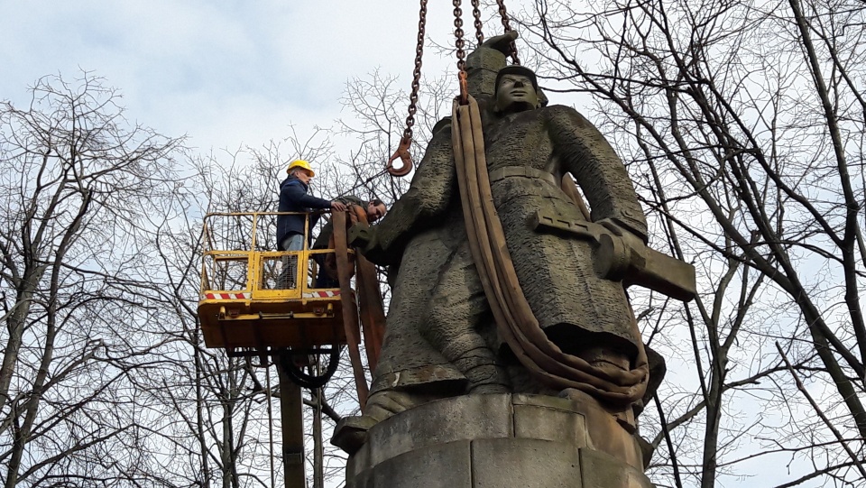 Pomnik Wdzięczności i Polsko-Radzieckiego Braterstwa Broni w Inowrocławiu przechodzi do historii. Fot. Tatiana Adonis