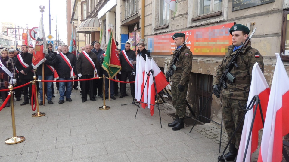 Uroczystości, tak jak rok temu, rozpoczną się pod pamiątkową tablicą przy ul. Dworcowej/fot. Archiwum