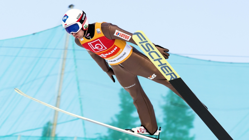 Na zdjęciu Kamil Stoch podczas lotu w Vikersund. Fot. PAP/EPA/TERJE BENDIKSBY