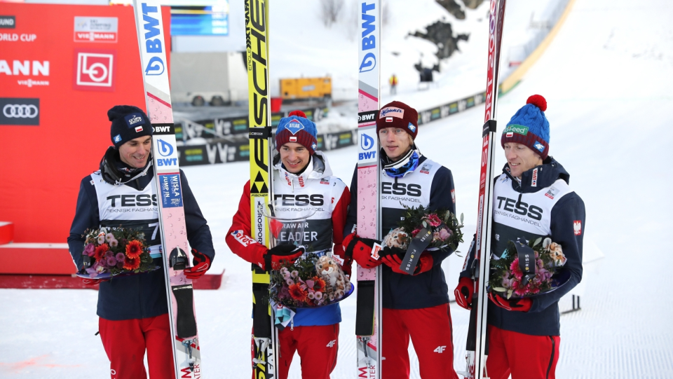 Na zdjęciu drużyna polskich skoczków po zajęciu 2. miejsca w Vikersund. Fot. PAP/EPA/Terje Bendiksby