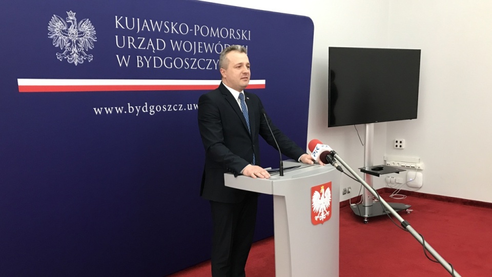 O swoich krokach w tej sprawie tartaku znajdującego się na trasie budowy II etapu Trasy Uniwersyteckiej w Bydgoszczy, wojewoda kujawsko-pomorski poinformował na konferencji prasowej. Fot. Tomasz Kaźmierski