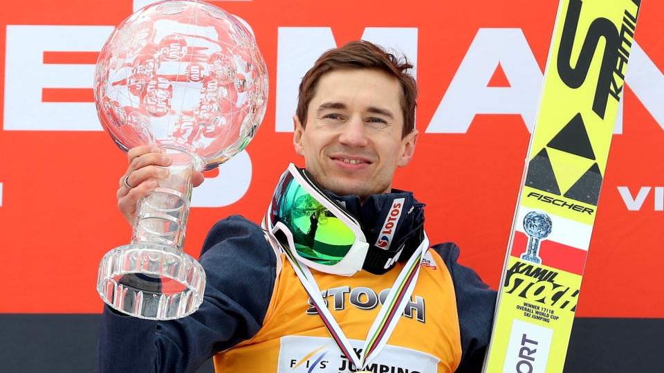 Na zdjęciu Kamil Stoch odebraniu drugiej Kryształowej Kuli w karierze. Fot. PAP/Grzegorz Momot