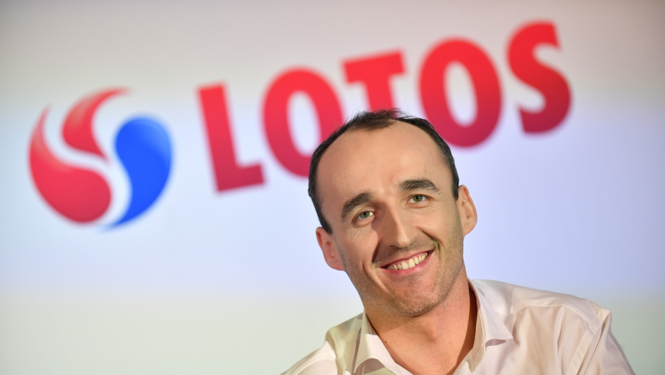 Na zdjęciu Robert Kubica podczas czwartkowej konferencji prasowej. Fot. PAP/Bartłomiej Zborowski