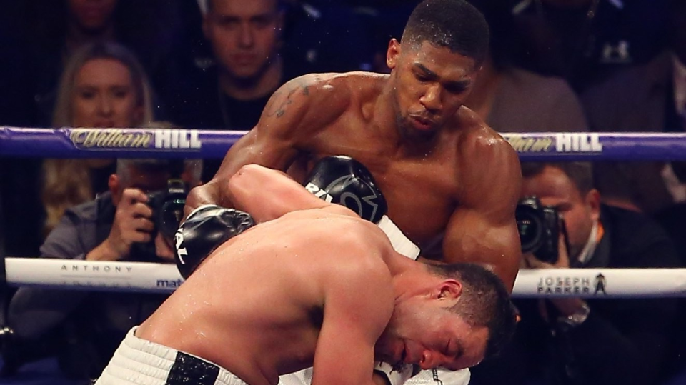 Zdjęcie z sobotniej walki Anthony Joshua kontra Joseph Parker. Fot. PAP/EPA/GEOFF CADDICK