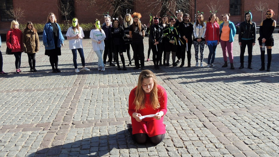 Młodzież zaprezentowała happening pn"Nie UFO-m używkom". Fot. Monika Kaczyńska