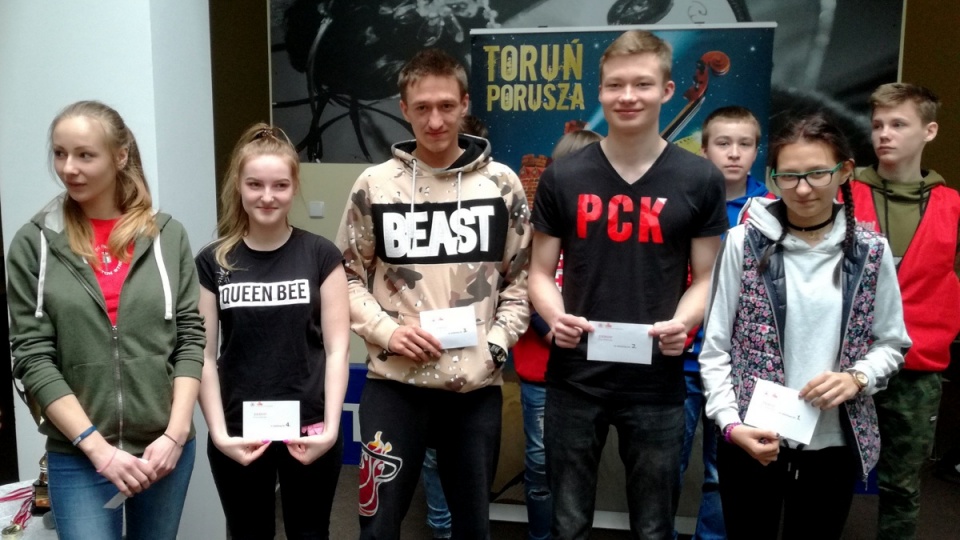 W zawodach wzięło udział 5 zespołów ze szkół w Toruniu i Lipnie. Fot. Wiktor Strumnik