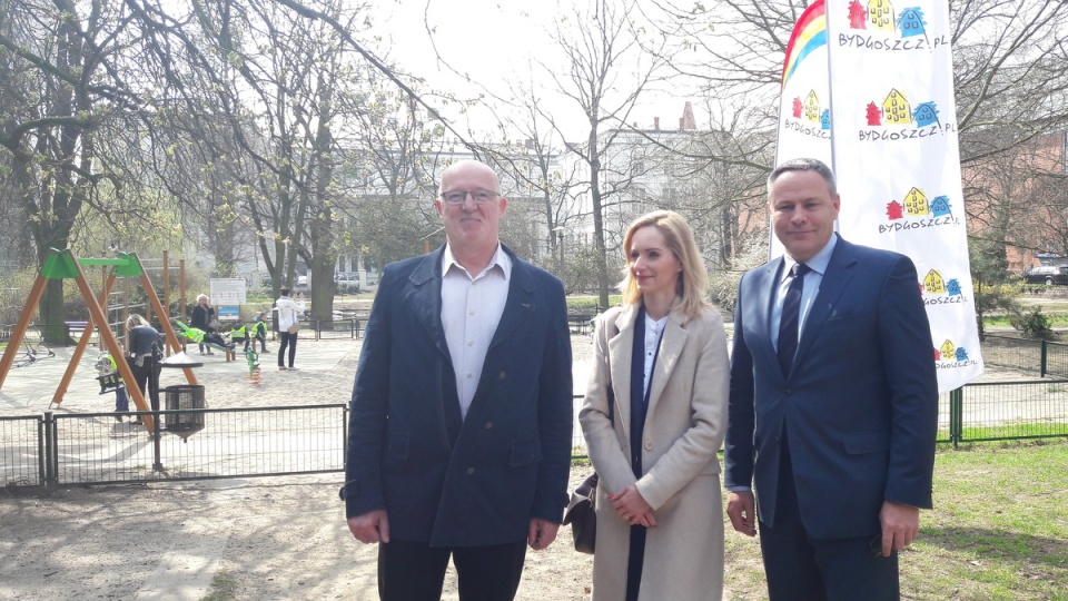 Od lewej: Jan Kwiatoń, Patrycja Olszewska i prezydent Rafał Bruski podczas konferencji prasowej/fot. Tatiana Adonis