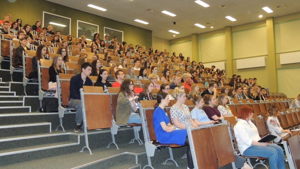 Tłumy chętnych na studia medyczne odwiedzają dziś CM UMK w Bydgoszczy. Fot. Tatina Adonis