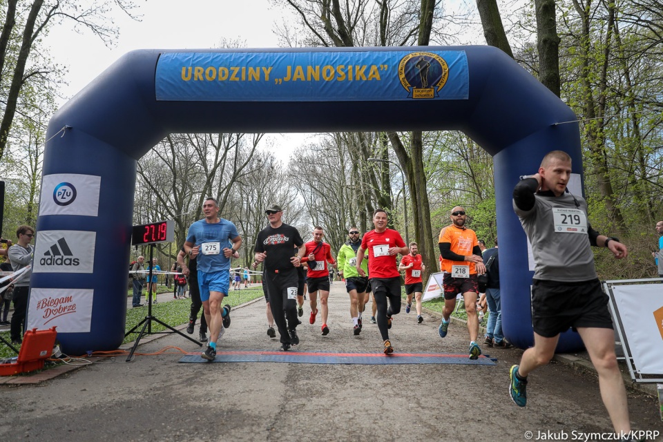 To coroczna impreza organizowana przez bliskich i przyjaciół Pawła Janeczka, oficera Biura Ochrony Rządu, który zginął w katastrofie smoleńskiej. Fot. http://www.prezydent.pl