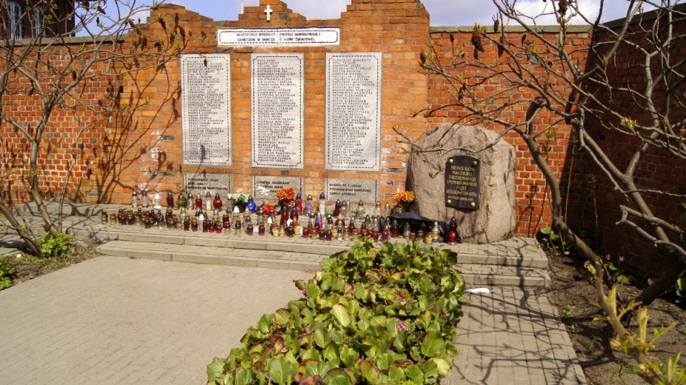 Mur na ul. Artyleryjskiej w Bydgoszczy powstał w latach 80. XIX wieku, okalał najpierw pruskie, a potem polskie koszary. Fot. Henryk Żyłkowski