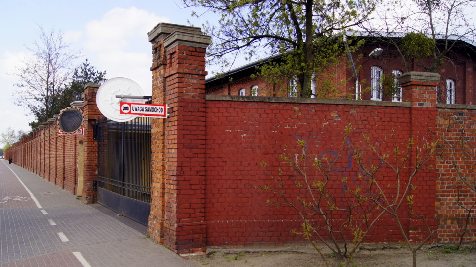 Mur na ul. Artyleryjskiej w Bydgoszczy powstał w latach 80. XIX wieku, okalał najpierw pruskie, a potem polskie koszary. Fot. Henryk Żyłkowski