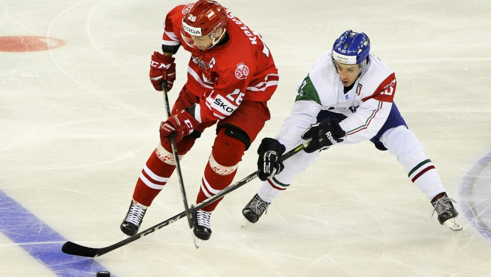 Zdjęcie z meczu Polska kontra Włochy na hokejowych MŚ dywizji 1A w Budapeszcie. Fot. PAP/EPA/BALAZS CZAGANY