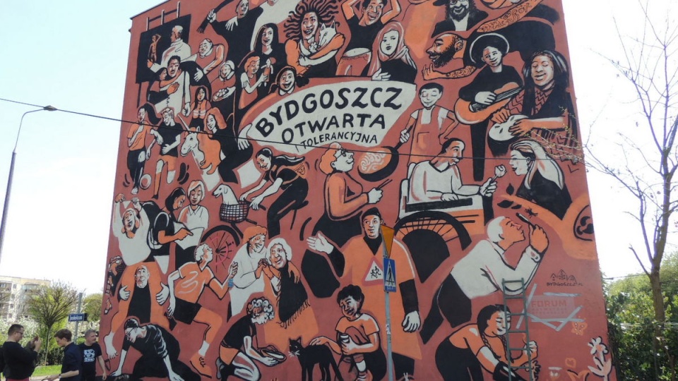 Mural można oglądać na ścianie kamienicy przy ul. Pięknej 44/fot. Damian Klich