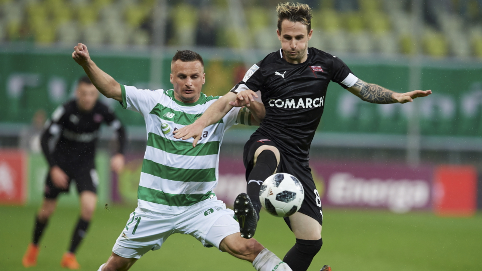 Zdjęcie z meczu Lechia Gdańsk kontra Cracovia Kraków w 32. kolejce grupy mistrzowskiej ekstraklasy piłkarskiej 2017/2018. Fot. PAP/Adam Warżawa