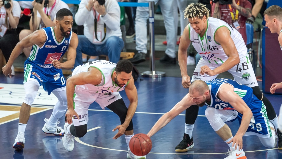 Zdjęcie z 2. meczu Anwil Włocławek kontra PGE Turów Zgorzelec w ćwierćfinale ekstraklasy koszykarzy 2017/2018. Fot. PAP/Tytus Żmijewski