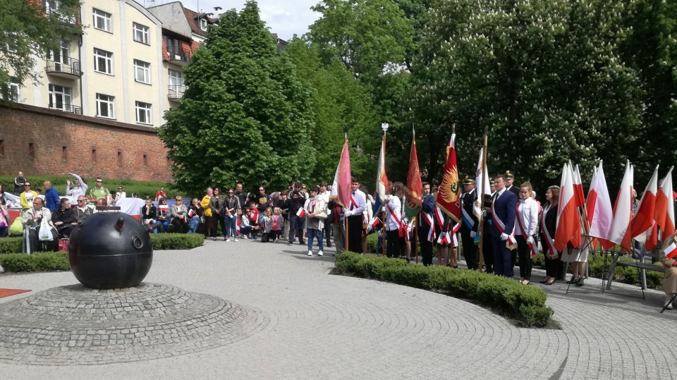 W Toruniu świętowano na skwerze im. Oficerskiej Szkoły Marynarki Wojennej. Fot. Michał Zaręba