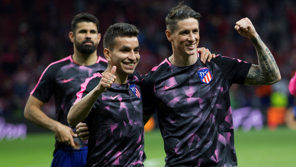 Na zdjęciu piłkarze Atletico Madryt, którzy cieszą się z awansu do finału Ligi Europejskiej 2017/2018. Fot. PAP/EPA/RODRIGO JIMENEZ