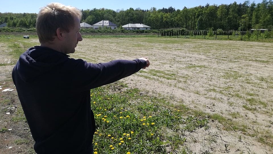 Mieszkańcy Papowa Toruńskiego - Osieki założyli stowarzyszenie, rozpoczęli budowę boiska. Fot. Michał Zaręba