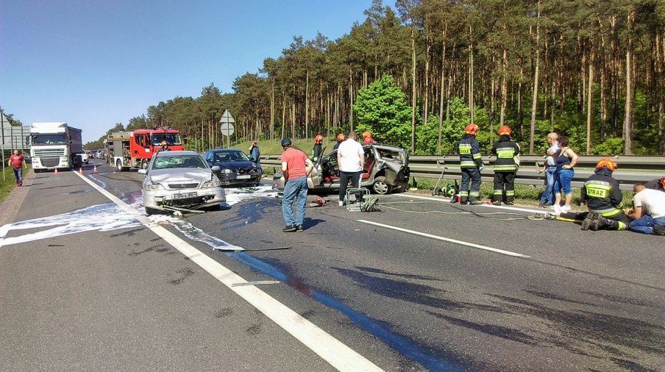 Zderzenie 3 samochodów osobowych na trasie Bydgoszcz - Iwnowrocław. Fot. Pomoc Drogowa 24 h Krystian Andruszczenko