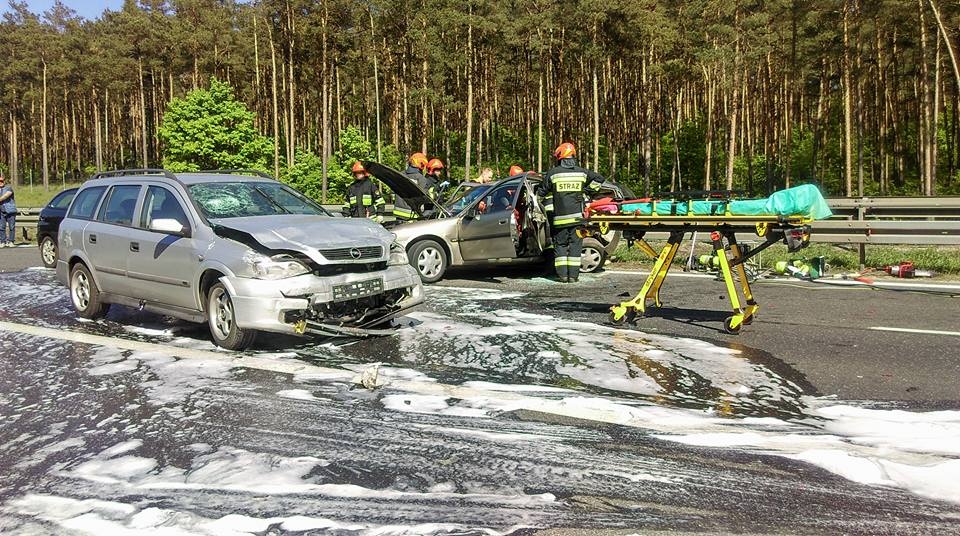 Zderzenie 3 samochodów osobowych na trasie Bydgoszcz - Iwnowrocław. Fot. Pomoc Drogowa 24 h Krystian Andruszczenko