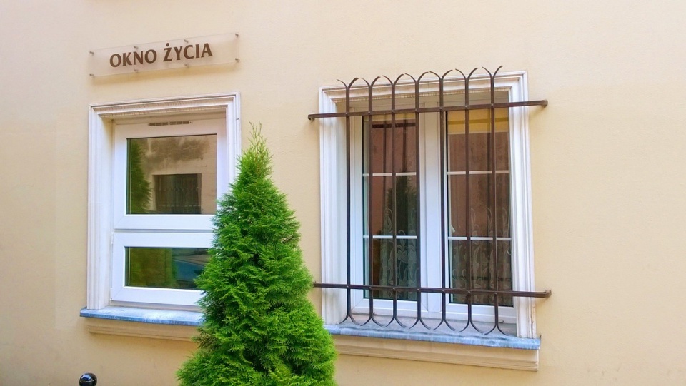 Okno Życia u sióstr św. Elżbiety w Toruniu/fot. mateuszgdynia, Wikipedia