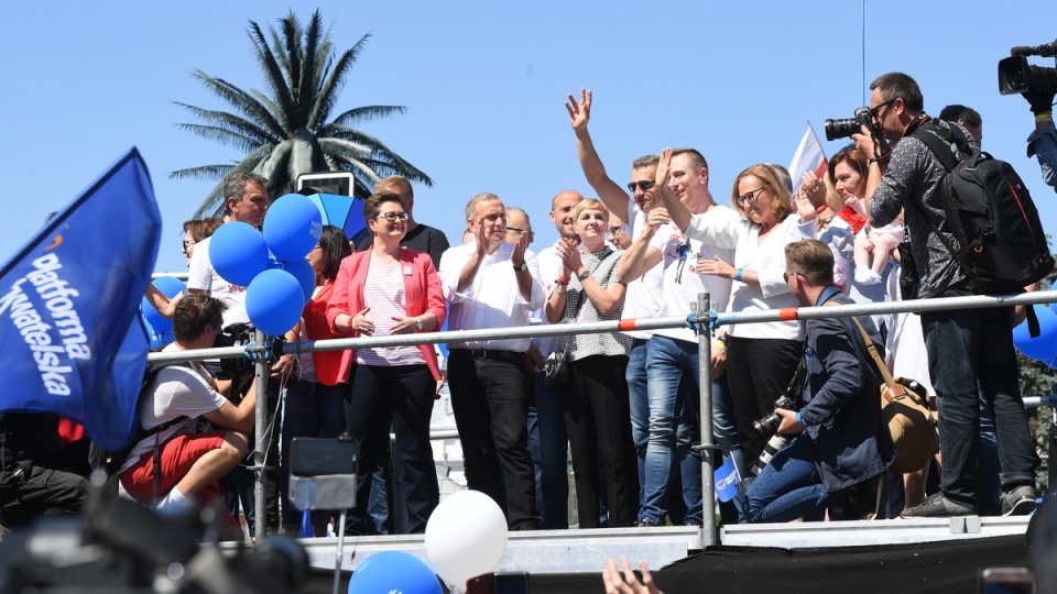 Na trasie marszu ustawione zostały dwie sceny/fot. Radek Pietruszka, PAP