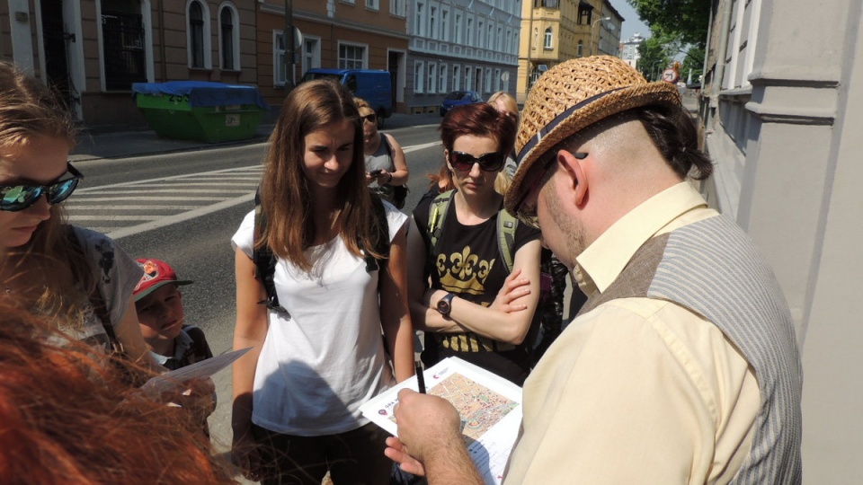 Zadania, z którymi musieli zmierzyć się uczestnicy wymagały nie tylko wiedzy, ale także umiejętności manualnych/fot. Damian Klich