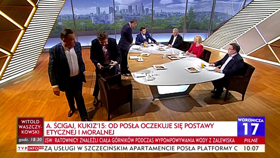 Andrzej Halicki (PO), Adam Struzik (PSL) oraz Piotr Misiło (N) w ramach protestu opuścili TVP Info, gdzie byli pytani o doniesienia PR Szczecin ws. apartamentu posła PO Stanisława Gawłowskiego wynajmowanego agencji towarzyskiej. Fot. Zrzut ekranu