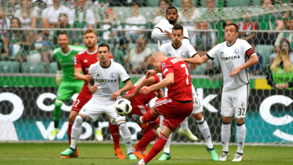 Zdjęcie z meczu Legia Warszawa kontra Górnik Zabrze w 36. kolejce ekstraklasy piłkarskiej 2017/2018. Fot. PAP/Bartłomiej Zborowski