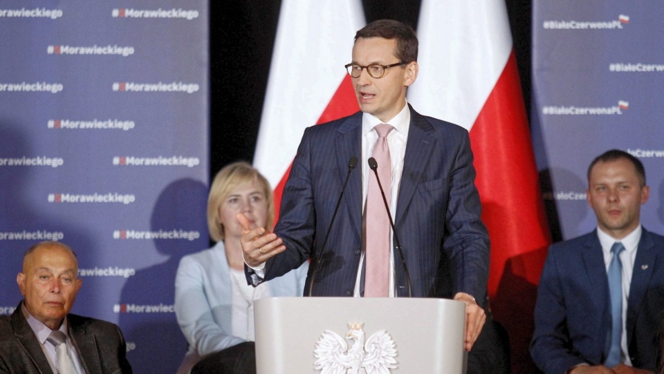 Premier Mateusz Morawiecki podczas spotkania z mieszkańcami w Miejsko-Gminnym Ośrodku Kultury w Bystrzycy Kłodzkiej. Fot. PAP/Aleksander Koźmiński