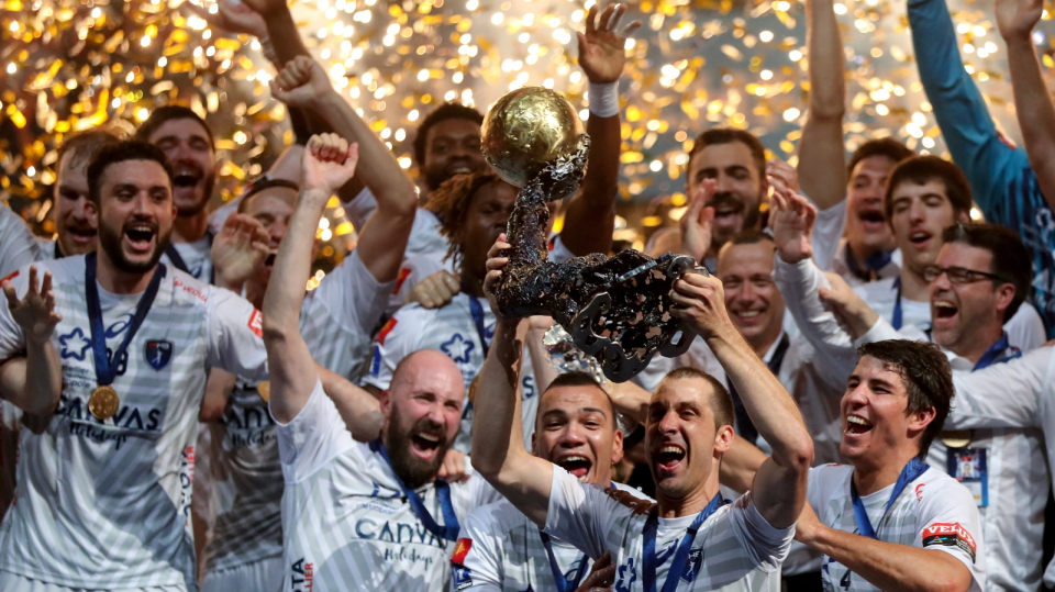 Na zdjęciu piłkarze ręczni drużyny Montpellier, triumfatora Ligi Mistrzów 2017/2018. Fot. PAP/EPA/FRIEDEMANN VOGEL
