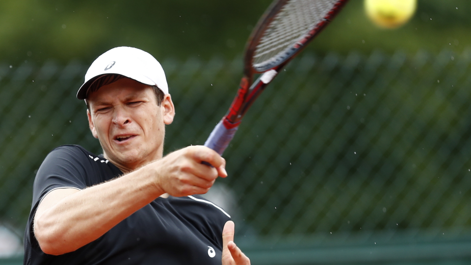 Na zdjęciu Hubert Hurkacz podczas meczu 1. rundy French Open 2018. Fot. PAP/EPA/IAN LANGSDON